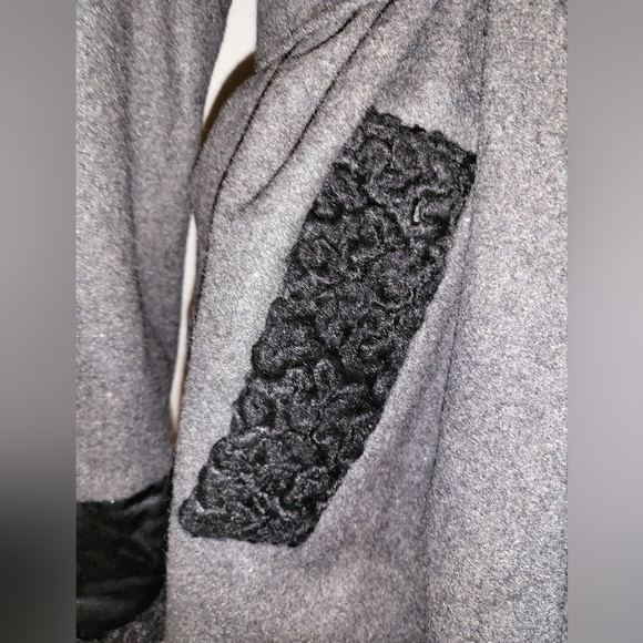 VINTAGE Grey Poncho style Trench Coat black woven accents Wool Jacket - Picture 2 of 9